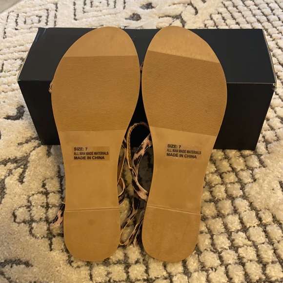 NIB Lulus Rika Camel Leopard Sandal Sz 7 - Picture 3 of 6